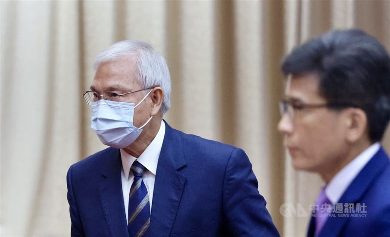 Central Bank Governor Yang Chin-long (left). CNA photo July 10, 2024