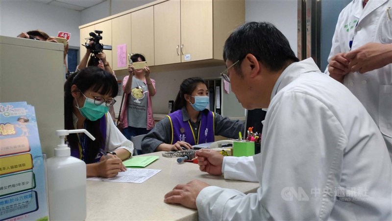 A cancer screening consultation in Yunlin County. CNA file photo