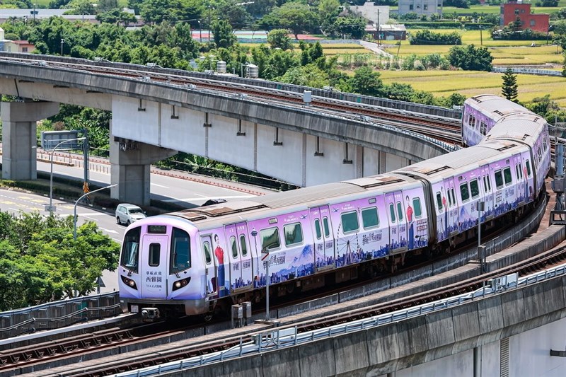 A Taoyuan metro train is covered in a special livery that promotes China Airlines' new Taipei-Seattle flights. Photo courtesy of China Airlines