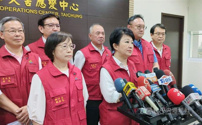 Taichung Mayor Lu Shiow-yen (front second left). CNA photo July 24, 2024