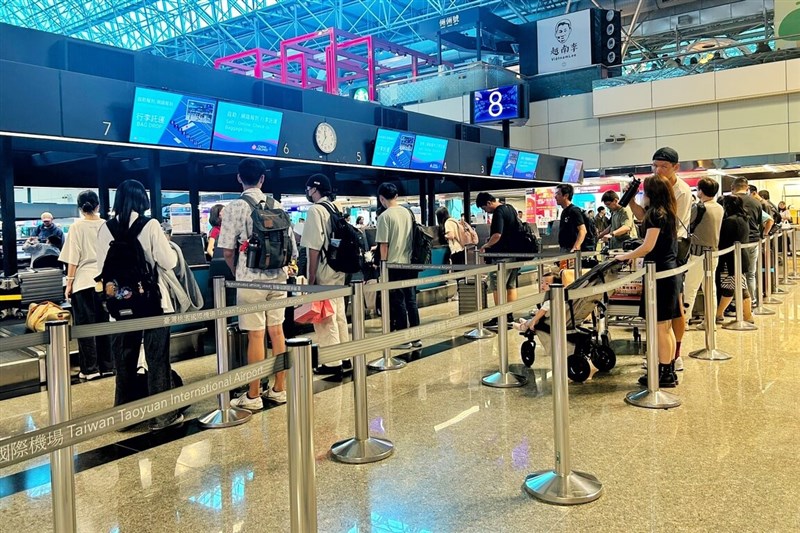 Passengers wait in line in front of a check-in counter in Taiwan Taoyuan International Airport's Terminal 2 on Thursday. Photo courtesy of Taoyuan International Airport Corp. July 25, 2024