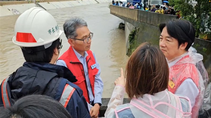 President Lai Ching-te (right) listens to a briefing along one of the Gaoping River's upstreams -- the Cishan River -- in Meinong District, Kaohsiung on Friday. The city saw widespread flooding a day earlier. Photo courtesy of Kaohsiung City government July 25, 2024