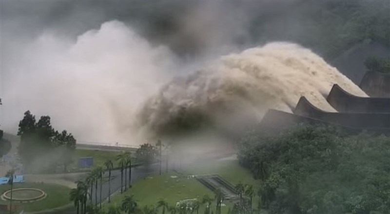 Tsengwen Reservoir in Tainan releases floodwater in this photo published on Thursday. Photo courtesy of South Region Water Resources Office July 25, 2024