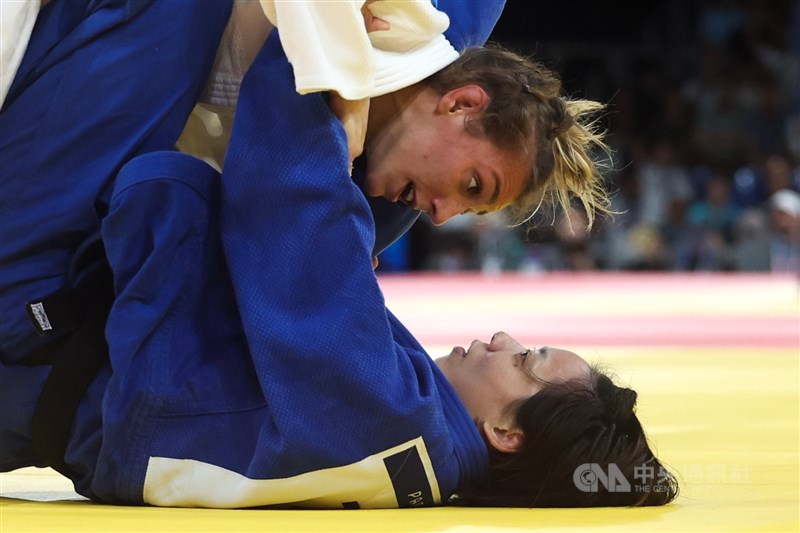 Taiwanese judoka Lien Chen-ling (in blue) and Marica Perišić of Serbia are in a face-to-face position during their round of 16 contest in the women's 57kg division at the Paris Olympics on Monday. CNA photo July 29, 2024