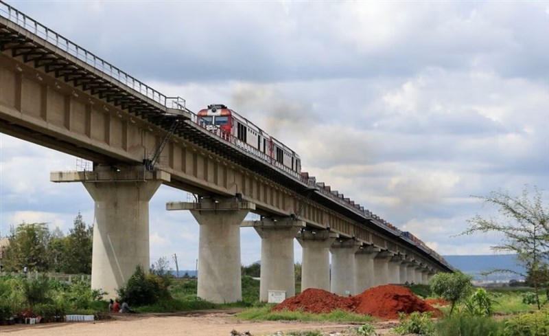 A general view shows a cargo train on the Standard Gauge Railway line constructed by the China Road and Bridge Corporation and financed by the Chinese government in Athi River, Kenya May 16, 2023. Photo: Reuters