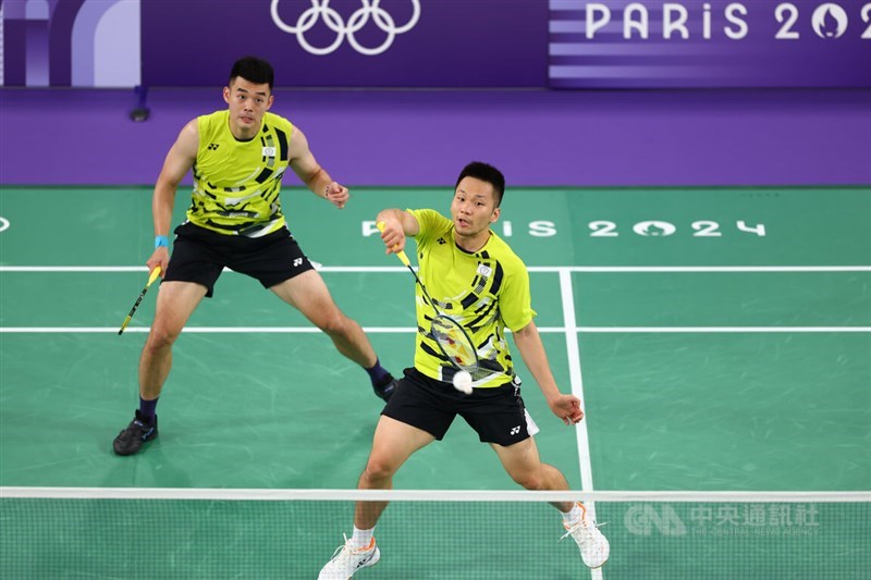 Lee Yang (front right) and Wang Chi-lin at the game on Thursday. CNA photo Aug. 1, 2024