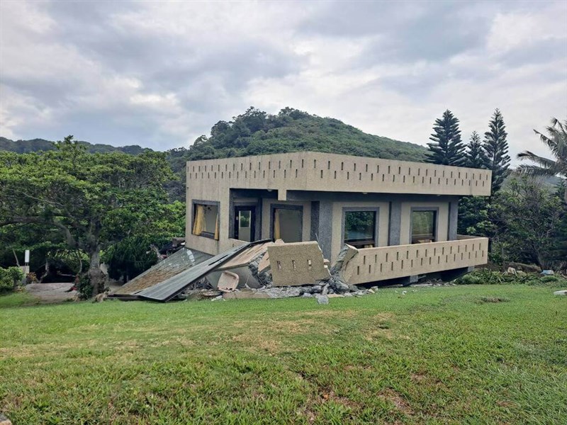 A residence located in Hualien County's Shoufeng Township that collapsed during the aftershocks of the earthquake on April 3, 2024. Photo courtesy of a private contributor