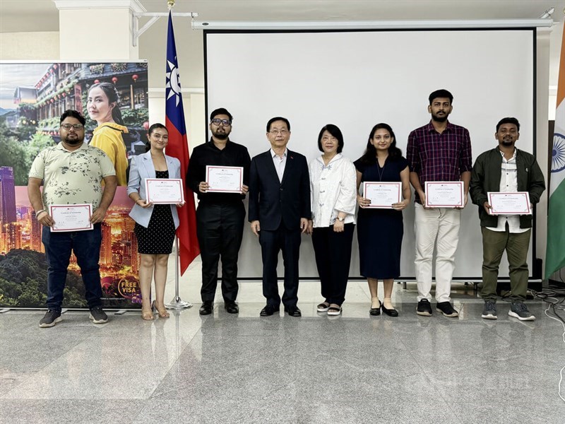 Indian students awarded with scholarships pose with Taiwan's Representative to India Baushuan Ger (fourth left) at a ceremony held in New Delhi, India on Friday. CNA photo Aug. 5, 2024