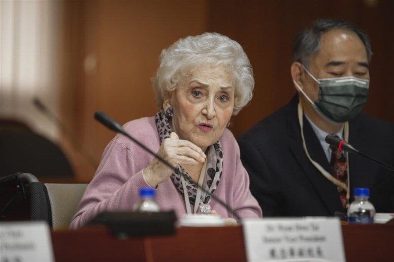 Taiwan's "godmother of English education" Doris Brougham at a bilingual nation policy consultation meeting in 2020. File photo courtesy of the Presidential Office