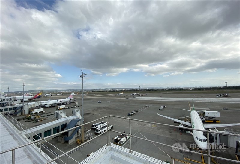 Several China Airlines plane and an EVA Airways craft are parked alongside gates at the Taoyuan International Airport in this CNA file photo