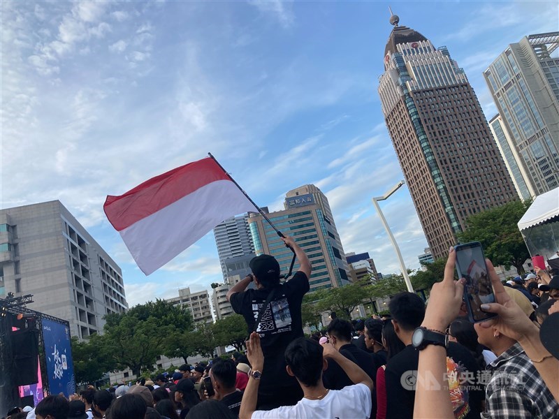 More than 1,000 Indonesians attend Independence Day celebrations in front of the Taipei City Hall to mark their country's 79th anniversary of attaining statehood. CNA photo Aug. 18 2024