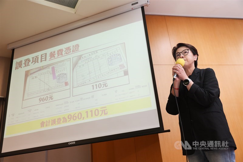 Huang Shan-shan, then head of the TPP's campaign office, speaks about the party's investigations into the finance scandals it has been facing at a Monday press event in Taipei. CNA photo Aug. 19, 2024