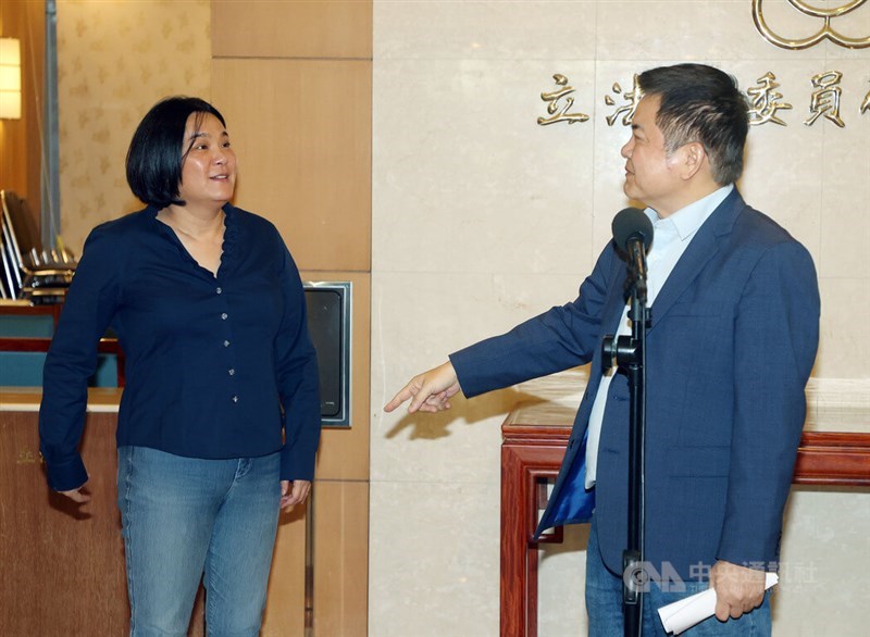 KMT Legislator Chen Yu-jen (left) and Legislator Chuang Jui-hsiung at the Legislative Yuan on Wednesday. CNA photo Aug. 21, 2024