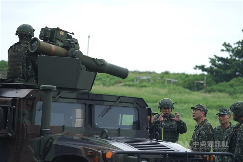 Defense Minister Wellington Koo (顧立雄, third right) listens to military personnel explain about the new launchers on the first day of the Tien Ma Exercises Monday. CNA photo Aug. 26, 2024