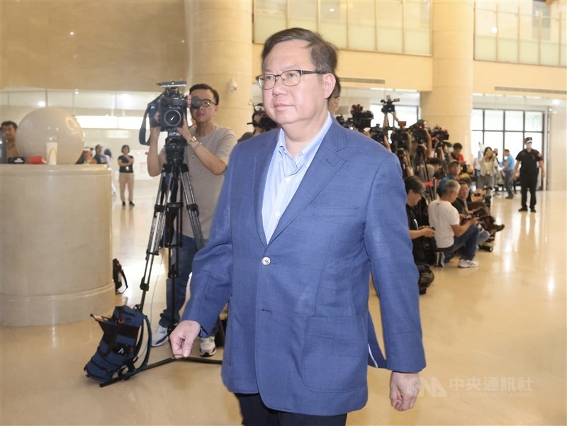 Former Vice Premier Cheng Wen-tsan (front). CNA file photo