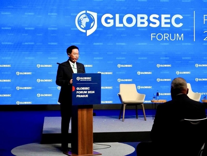 Taiwan's National Security Council secretary-general Joseph Wu makes a public address in the Czech Republic on Saturday at an international forum organized by the Slovakia-based non-governmental organization, GLOBSEC. Photo courtesy of the National Security Council