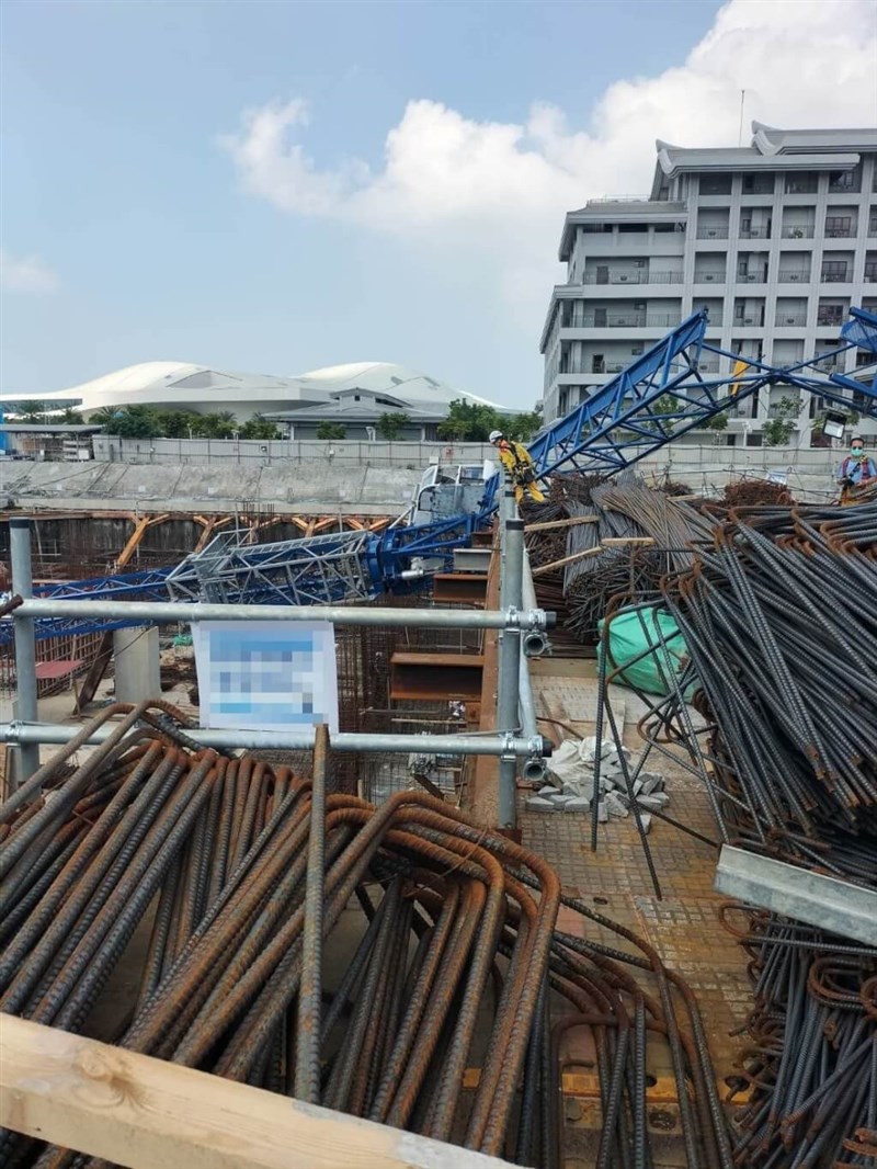 A first responder observes the fallen crane at the construction site in Kaohsiung's Fongshan District. Photo courtesy of the Kaohsiung City Fire Bureau