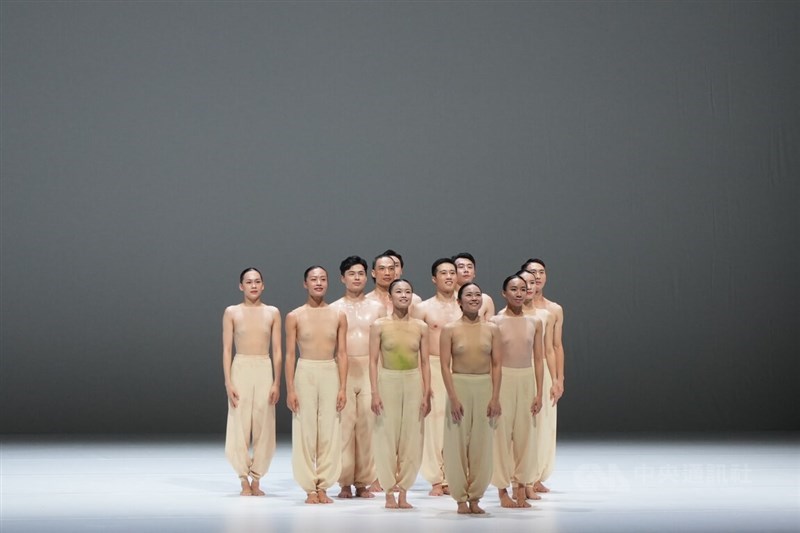 Members of Taiwan's Cloud Gate Dance Theatre take the stage to perform "Sounding Light" during the last leg of their tour in Germany on Saturday. CNA photo Aug. 31, 2024