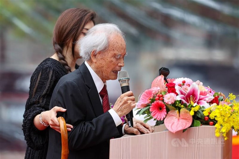 Late White Terror victim Tsai Kuan-yu delivers a speech National Human Rights Museum in April this year. CNA file photo