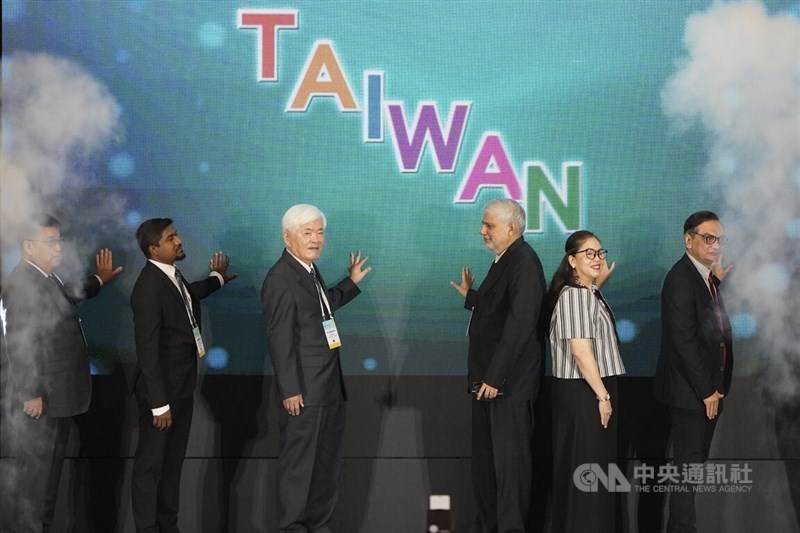 Chairman of Taiwan's Central Election Commission Lee Chin-yung (李進勇) as chairman of the (third left) and visiting foreign dignitaries initiate the 2024 General Assembly of the Asian Election Authorities on Wednesday. CNA photo Sept. 11, 2024