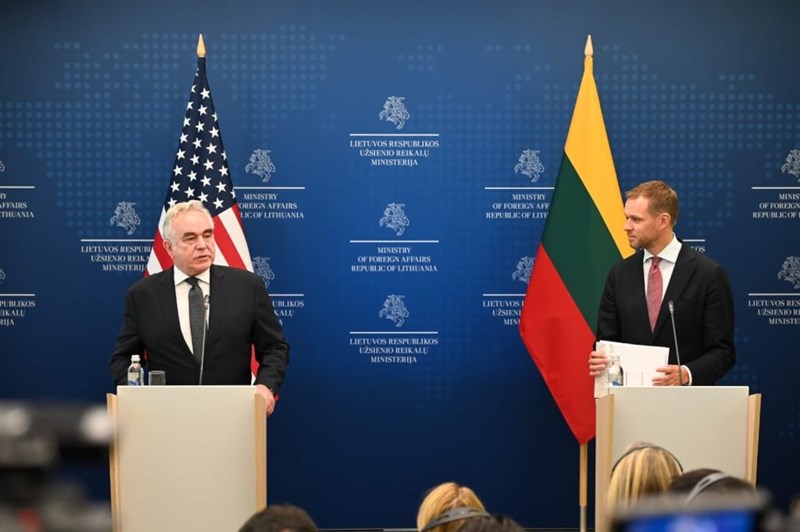 Deputy U.S. Secretary of State Kurt Campbell (left) and Lithuanian Foreign Minister Gabrielius Landsbergis (right). Image taken from x.com/DeputySecState