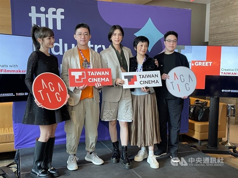 Huang Xi (right), director of “Daughter's Daughter," poses for a group photo with leading actress Sylvia Chang (second right), director of "Dead Talents Society" John Hsu (second left) and other actresses at the the 2024 Toronto International Film Festival on Sept. 11. CNA photo Sept. 16, 2024