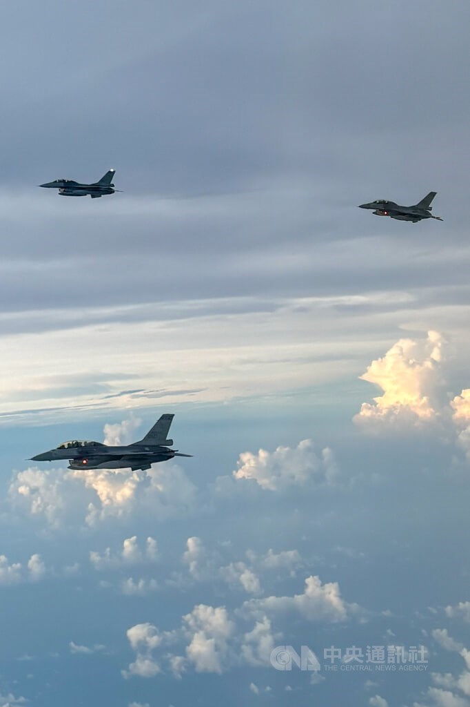 F-16Vs from Taiwan's Air Force take to the skies in this CNA file photo