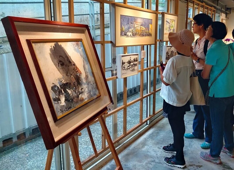 Visitors view paintings in an exhibition held in Nantou County to mark the 921 earthquake's 25th anniversary. Photo courtesy of Newhomeland Foundation Sept. 12, 2024