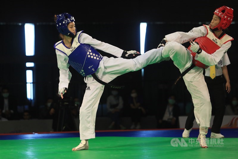 Taiwanese Olympian Taekwondo practitioner Su Po-ya (left) at the 2020 Tokyo Games. CNA file photo