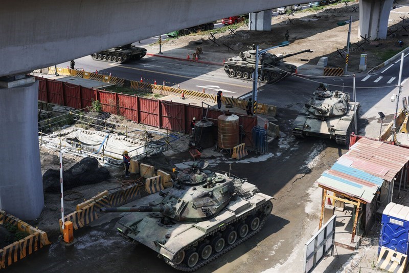 Tanks used by Taiwan's military traverse through New Taipei during a drill in this CNA file photo