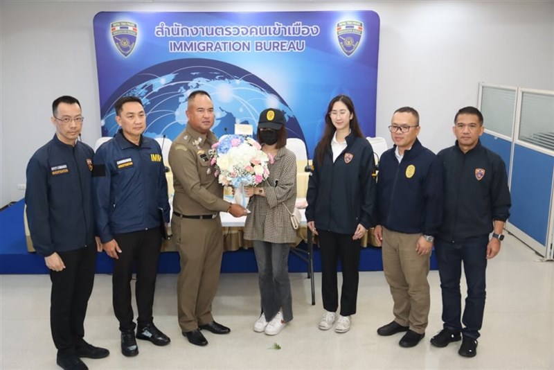 The Thai fiancée of a Taiwanese man pose with immigration officials after they rescued the duo in Bangkok from a cryptocurrency-related kidnapping. Photo courtesy of Thailand's Immigration Bureau