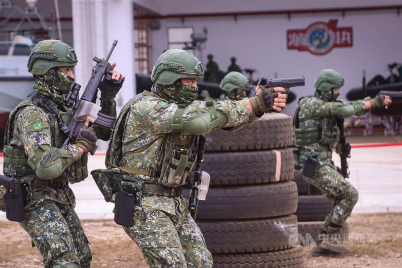 Members of Taiwan's military engage in a drill in this CNA file photo