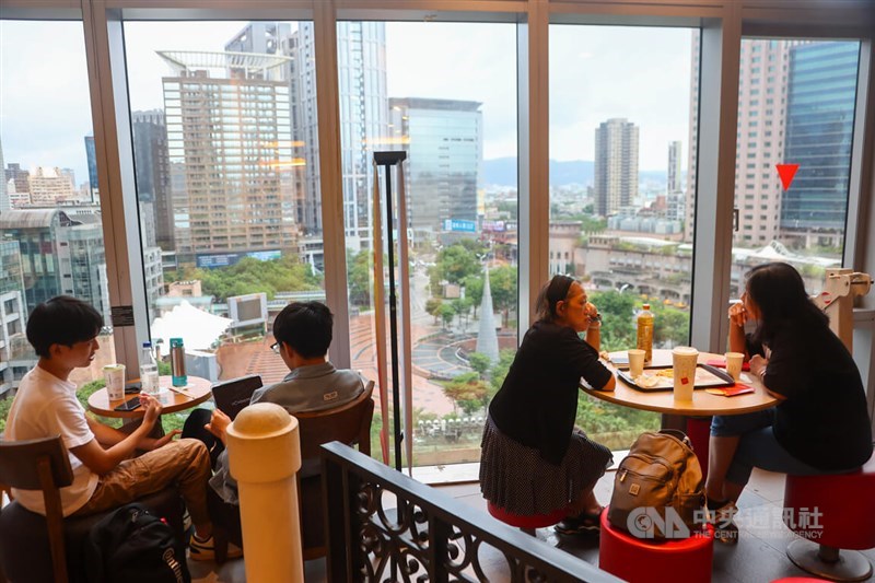 Customers chat in a New Taipei cafe on Wednesday afternoon while the weather outside appears calm. CNA photo Oct. 2, 2024