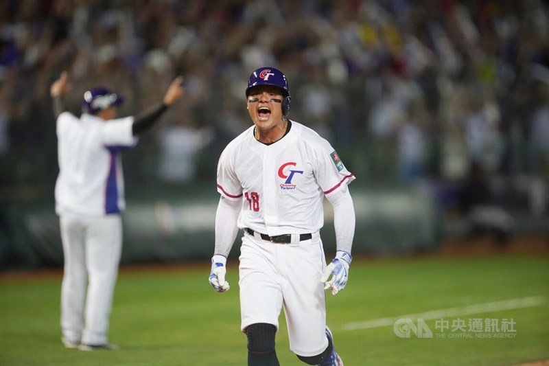 Former MLB player Yu Chang (center) scores on a home run hit by his teammate during a World Baseball Classic game between Team Taiwan and Team Italy in Taichung on March 10, 2024. CNA file photo