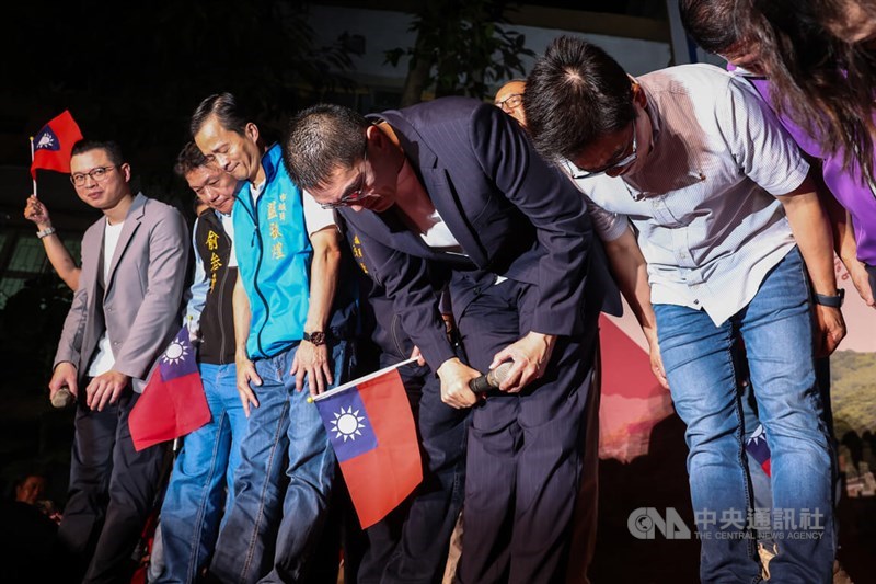 Keelung City Mayor Hsieh Kuo-liang (second right) bows to his supporters in thanks after he defeated his recall vote Sunday. CNA photo Oct. 13, 2024