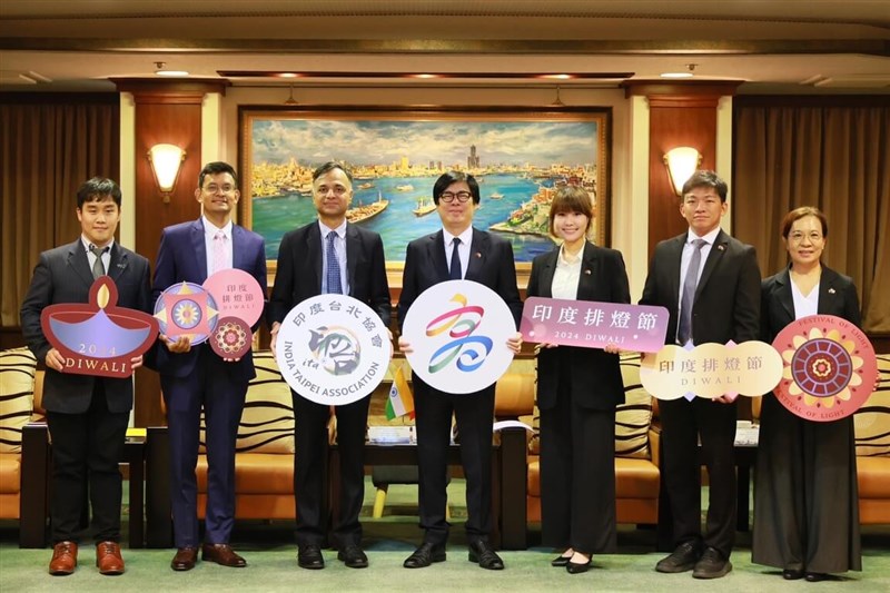 Kaohsiung Mayor Chen Chi-mai (center) and Manharsinh Laxmanbhai Yadav (third left), director general of the India Taipei Association. Photo courtesy of Kaohsiung City Government Department of Administrative and International Affairs Oct. 13, 2024