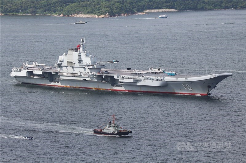 A Chinese Liaoning Carrier accompanied by other ships. CNA file photo