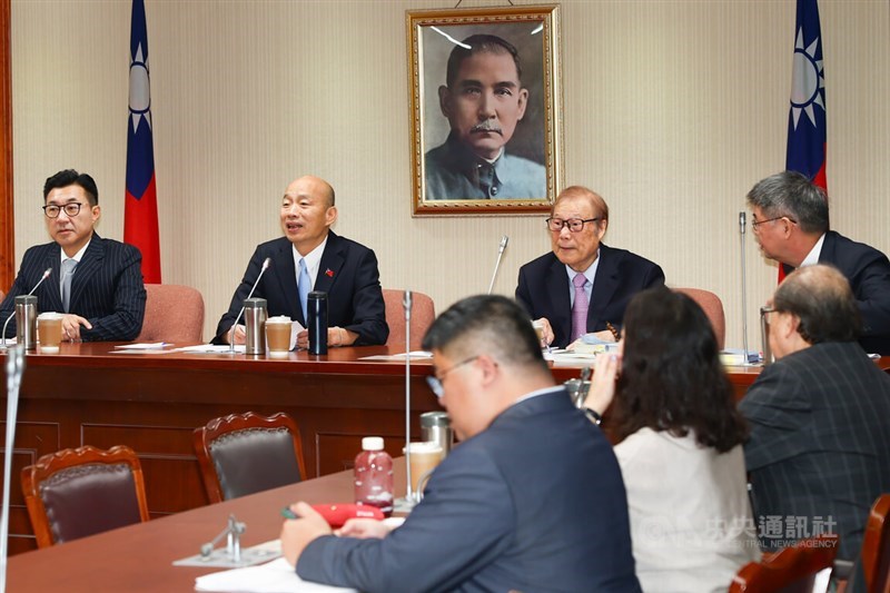 Legislative Speaker Han Kuo-yu (back, second left) convenes an inter-party meeting in Taipei on Thursday to address the standoff over the budget proposed by the Cabinet. CNA photo Oct. 17, 2024