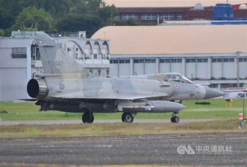 A Mirage-2000 takes off from an airbase in Taitung County in 2022. CNA file photo