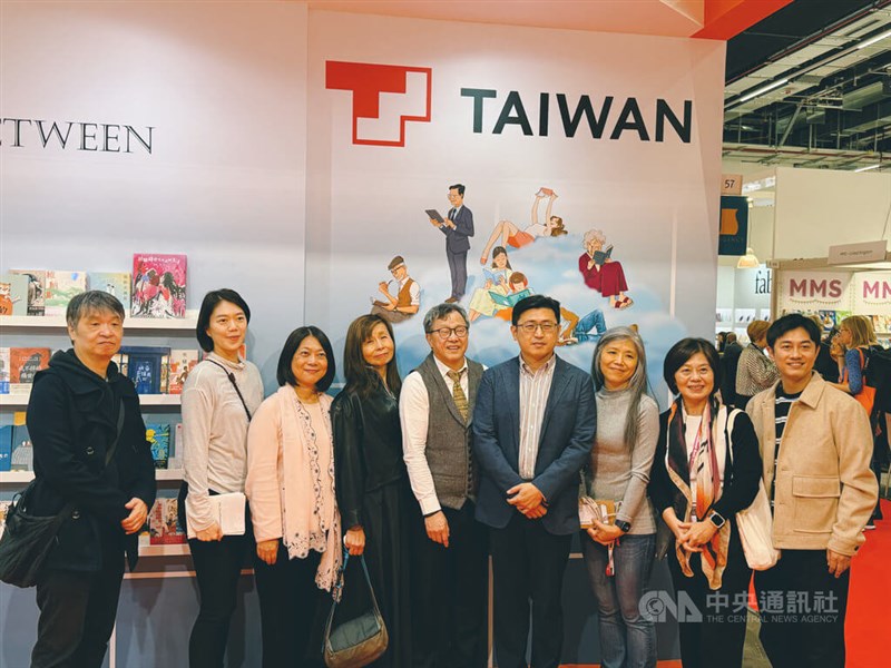 Taiwan's representative to Germany Shieh Jhy-wey (fifth right), TAICCA CEO Lu Jiun-wei (fourth right) and Taipei Book Fair Foundation chairwoman Isabella Wu (third right) pose with Taiwanese authors and officials in front of the Taiwan Pavilion at the 2024 Frankfurt Book Fair on Friday. CNA photo Oct. 18, 2024