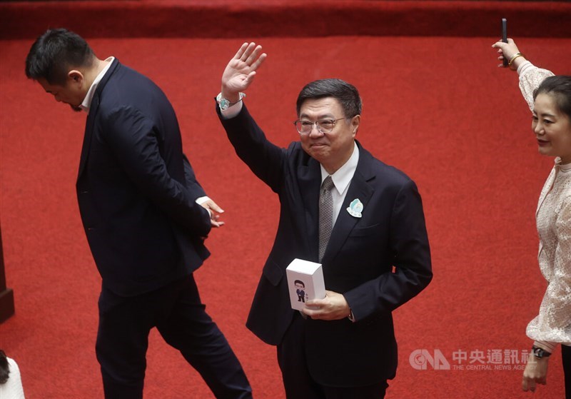 Premier Cho Jung-tai (center) at a plenary session in Taipei on Tuesday. CNA photo Oct. 22, 2024