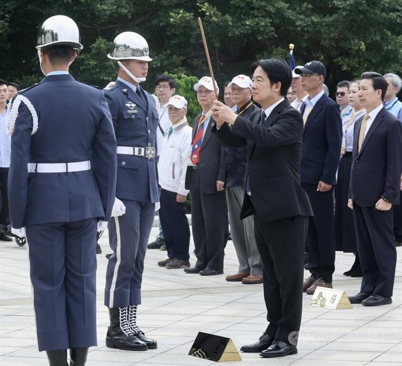 President Lai Ching-te (front right) attends a memorial ceremony held in Kinmen County Friday. CNA photo Oct. 25, 2024