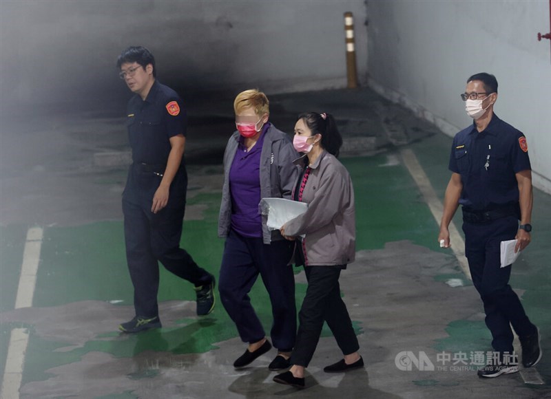 aipei City Kuomintang Councilor Ying Hsiao-wei (second right). CNA photo Oct. 15, 204