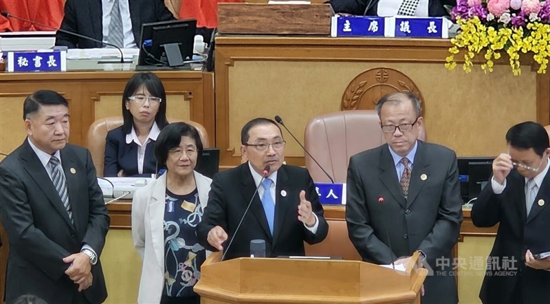 New Taipei Mayor Hou Yu-ih (front center) attends a city council session on Monday. CNA photo Oct. 28, 2024