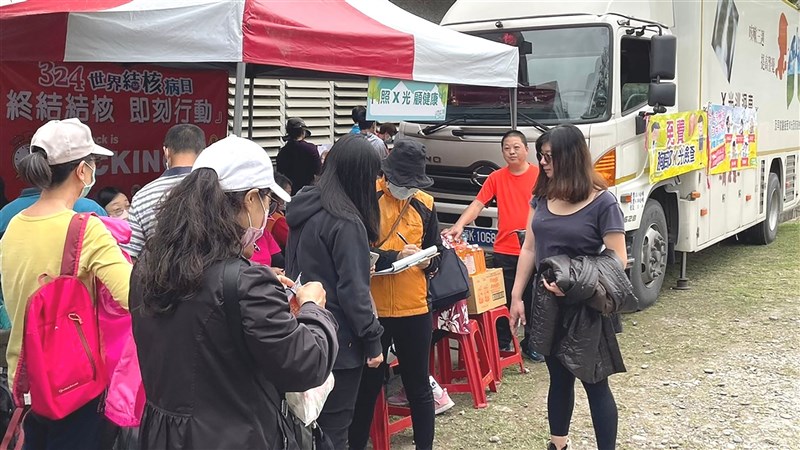 People fill forms at a location in Hualien County, where a mobile X-ray van is deployed to screen TB on March 24 World TB Day in 2021. File photo courtesy of Hualien County government