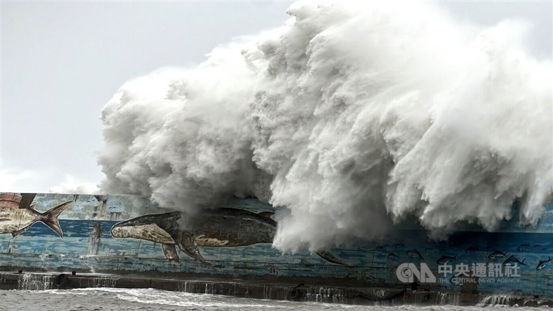 A 10-meter-high wave lashes the shores of Orchid Island on Thursday. CNA photo Oct. 31, 2024