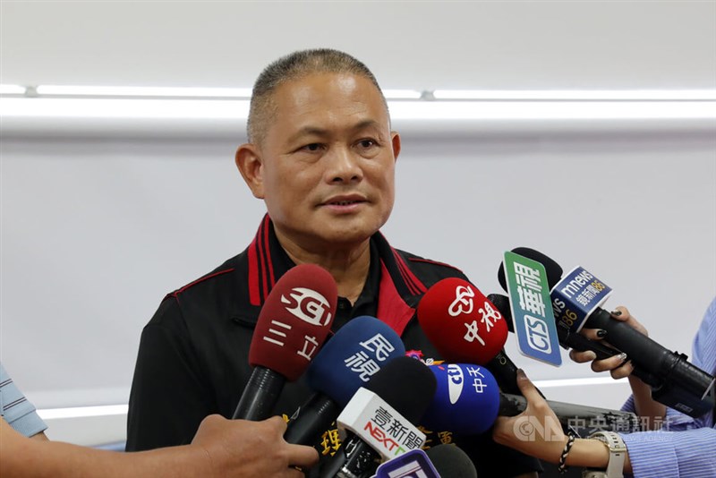 Chao Wu-chang (趙武章), founding chairman of the Republic of China Marine Corps Retired NCO Association speaks to media reporters in Kaohsiung Sunday. CNA photo Nov. 3, 2024