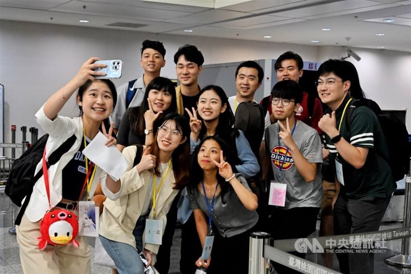 Chinese students pose for a group selfie at their departure following the trip to Taiwan in 2023. CNA file photo