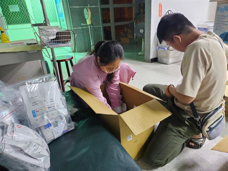 Health workers unload supplies in Hsinchu County's Jianshih Township on Monday. Photo courtesy of tMacKay Memorial Hospital Nov. 4, 2024