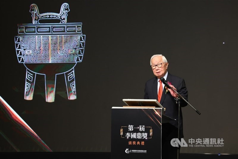 TSMC founder Morris Chang is honored with the "K. T. Li Award" for his work in advancing Taiwan's technology industry during an award ceremony on Nov. 9, 2023. CNA file photo